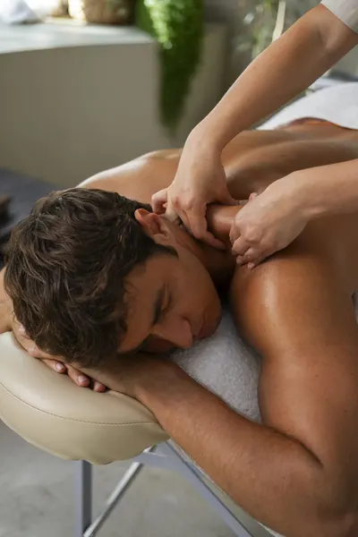 Gentle Man Retreat - 90 min (Aroma Therapy 45 min + Swedish Massage 45 min)